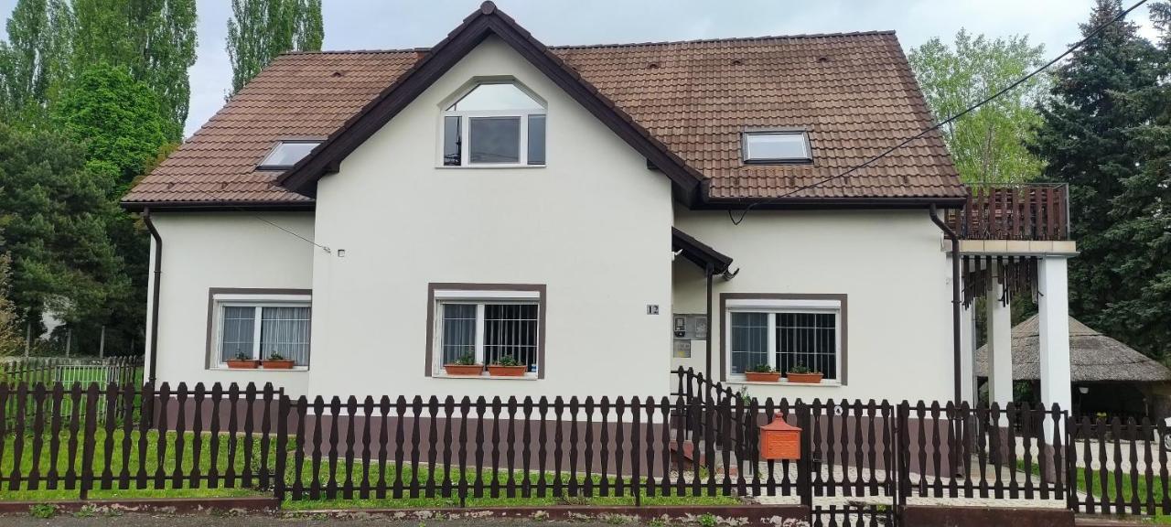 Gyoengyike Apartmanhaz *