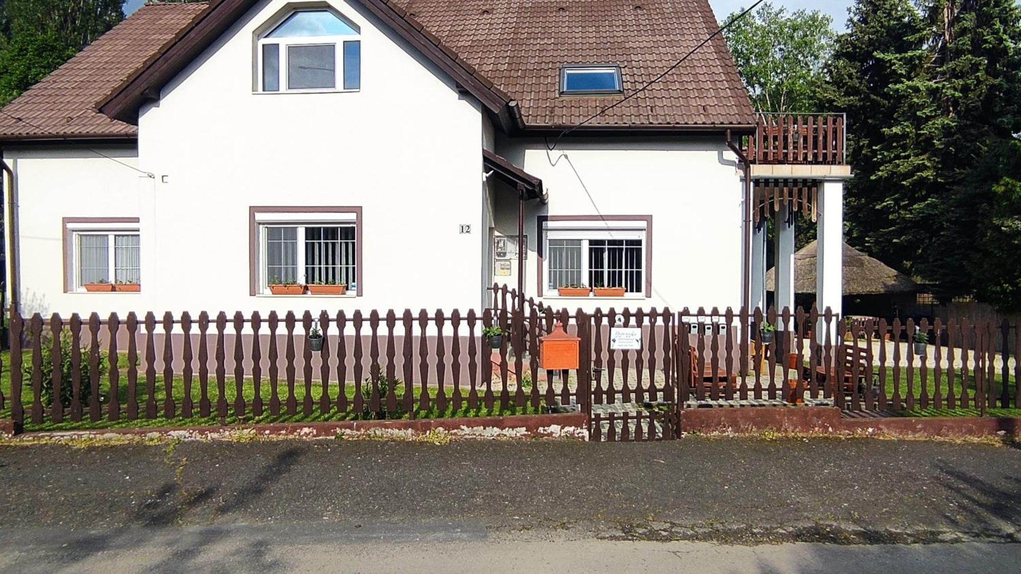 Gyoengyike Apartmanhaz Vonyarcvashegy